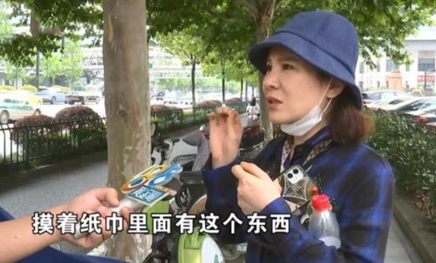 打个喷嚏鼻子假体掉出来了,打了个喷嚏堵在鼻子里了