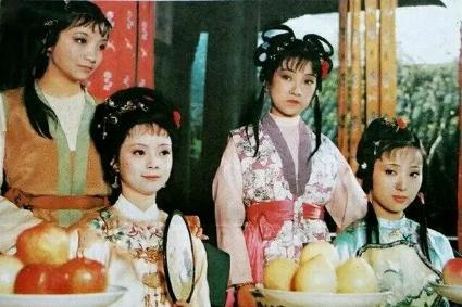 蘅芜苑是个很阴森诡异的地方,蘅芜苑是坟墓