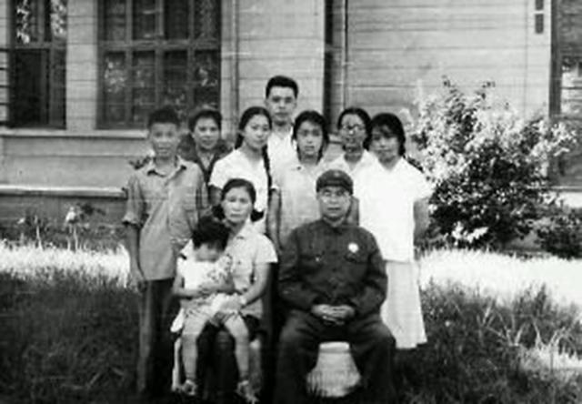 《亮剑》中李云龙原型是,亮剑里李云龙的死因