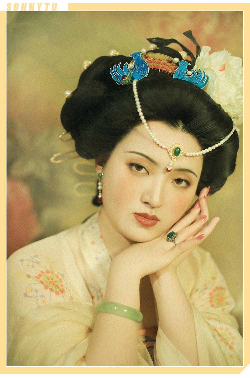 胸大但是胸型不饱满,胸很大但不聚拢正常吗