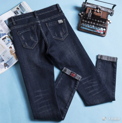 想要牛仔裤变深蓝色应该怎么办,牛仔裤怎么不掉色最有效的方法