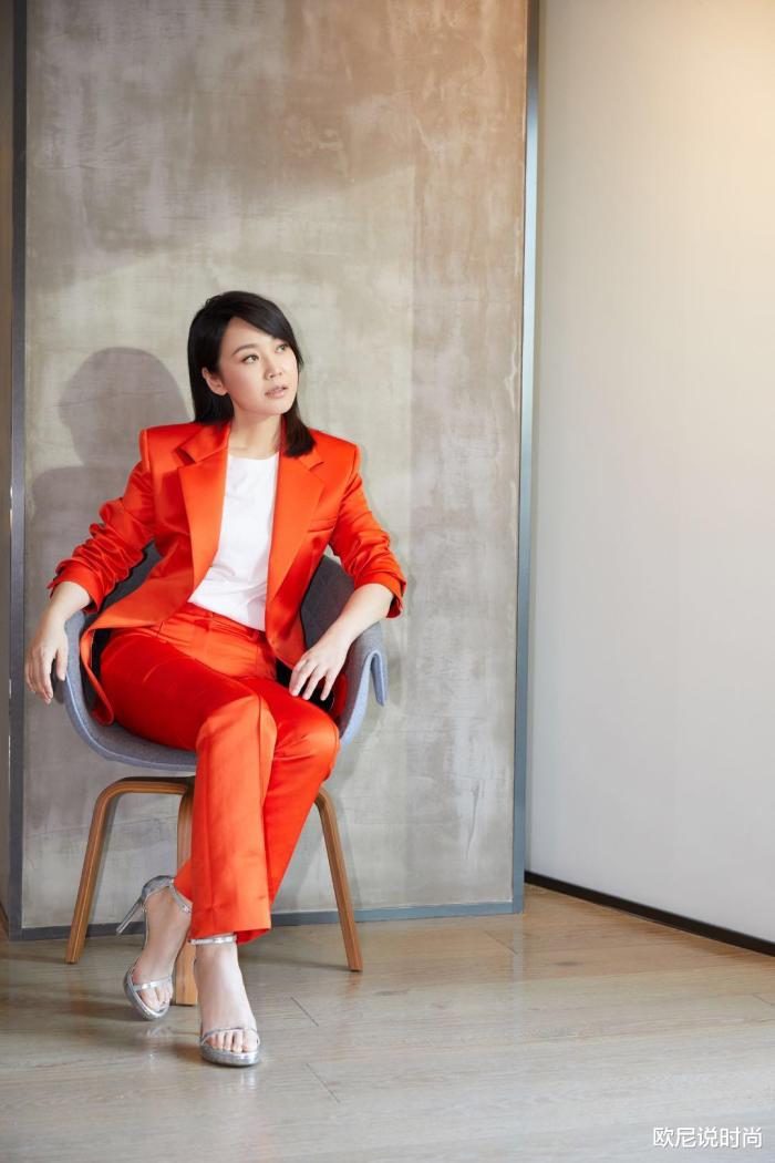 48岁闫妮的身材惊艳春晚,闫妮身材4k写真