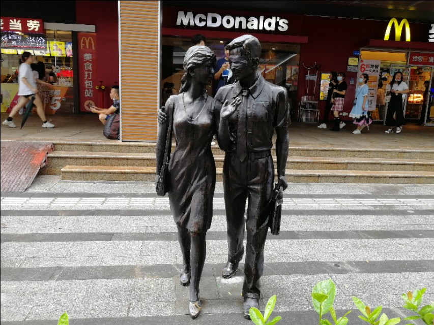 深圳东门批发衣服,买衣服去深圳哪里实体店