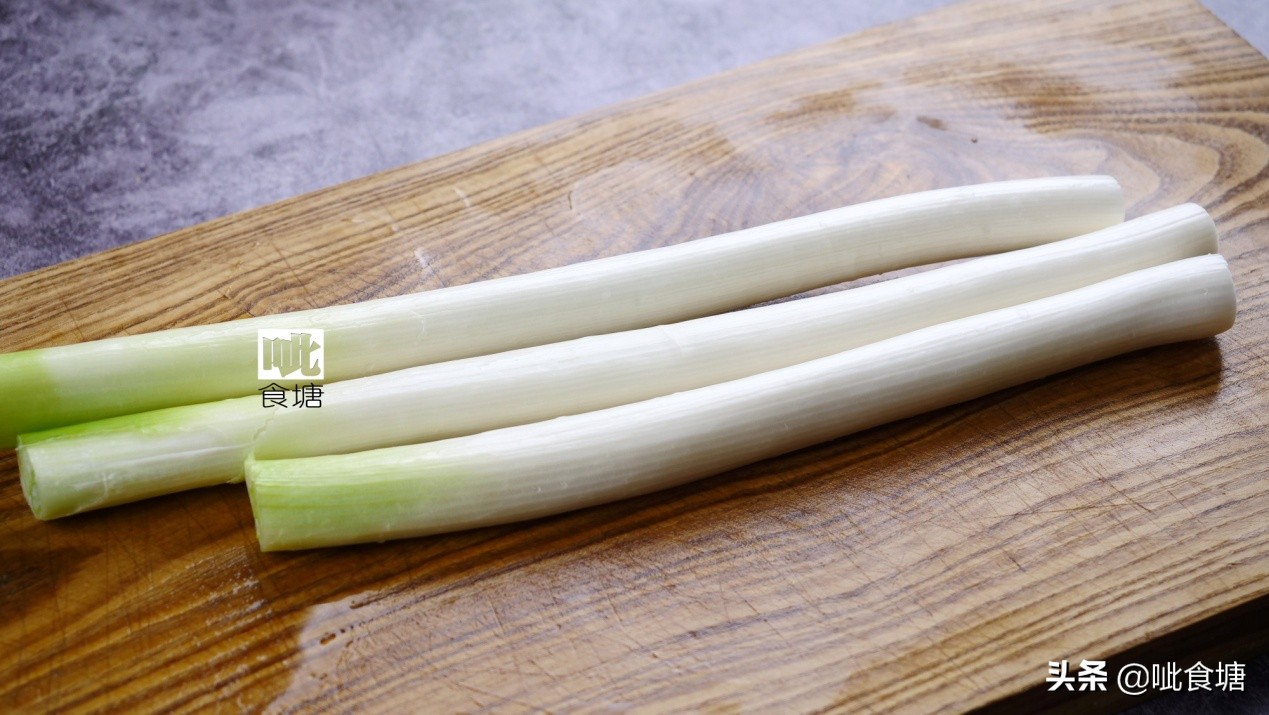 羊肉不腌烤几分钟,湘菜羊肉怎么炒才会更嫩爆炒羊肉