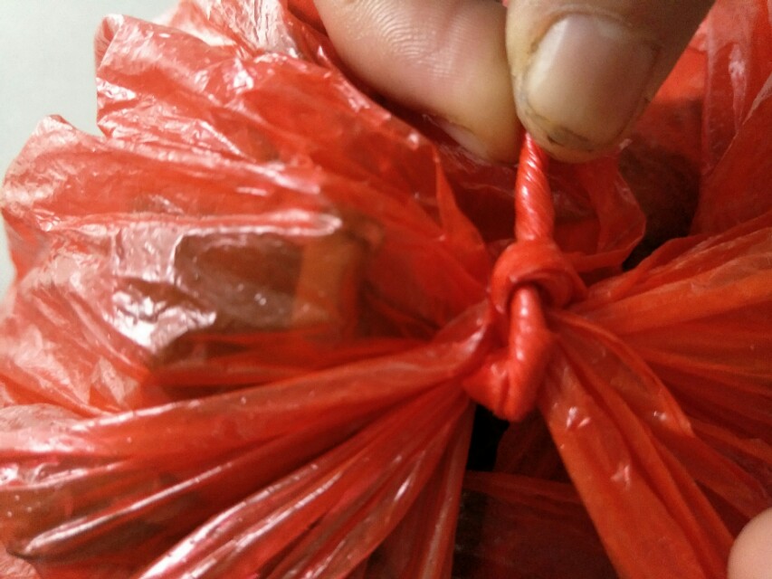 塑料袋打了死结怎么解,方便袋打死结怎么解