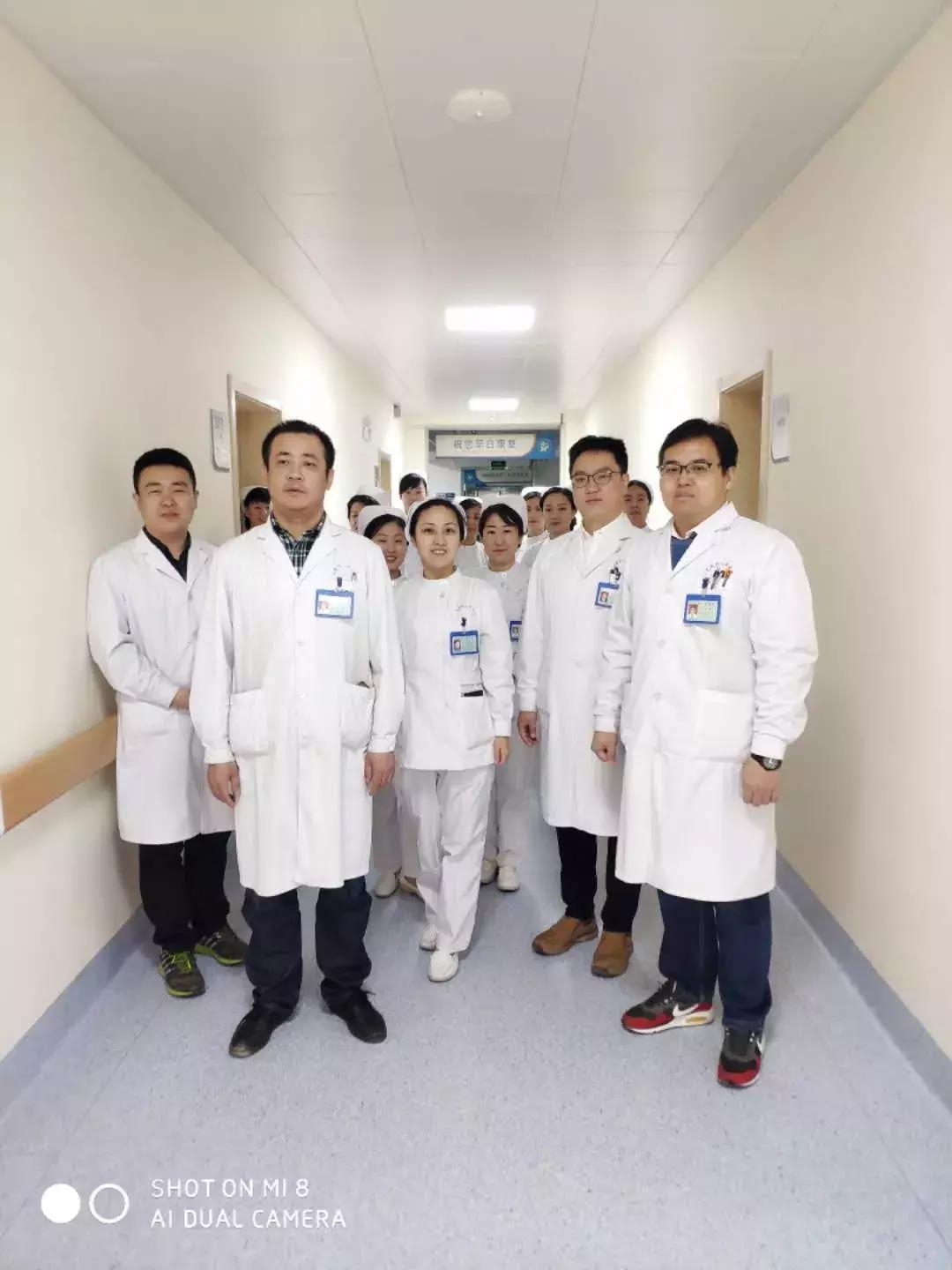 换膝盖关节手术有瘫痪风险吗,换膝手术可以百万医疗理赔吗