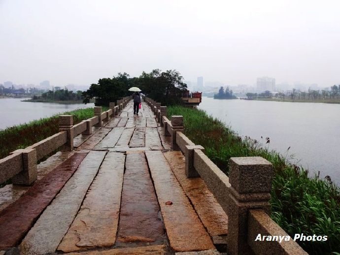 福建晋江安平桥视频,雨中安平桥