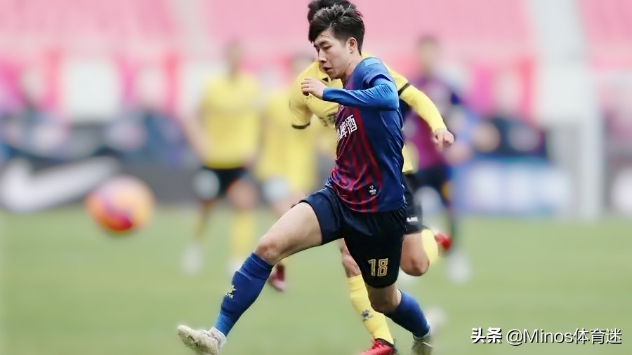 国足张稀哲训练视频,严鼎皓比张稀哲厉害