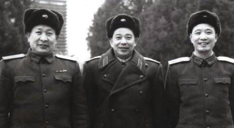 开国中将闻妻牺牲，另娶他人，解放后“亡妻”找上门，破镜重圆？