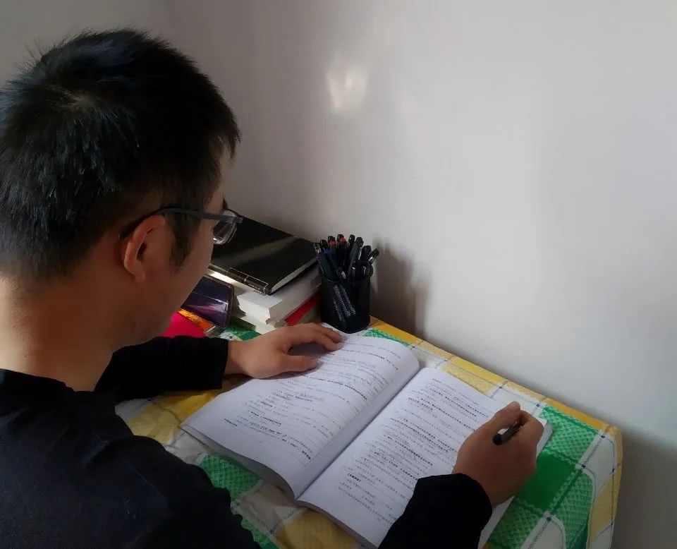 学霸宅家,学霸们学习成绩好吗