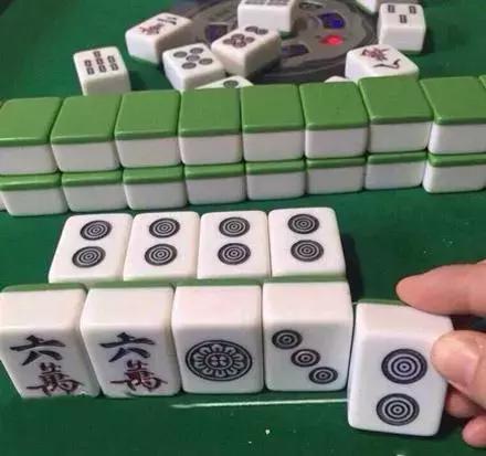 当打麻将牌风不好的时候怎么度过,打麻将怎样才能扰乱对手的心态