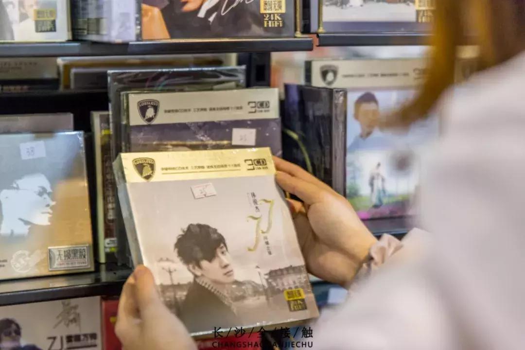 留得住回忆但是留不住人心,留得住的记忆回不去的乡愁