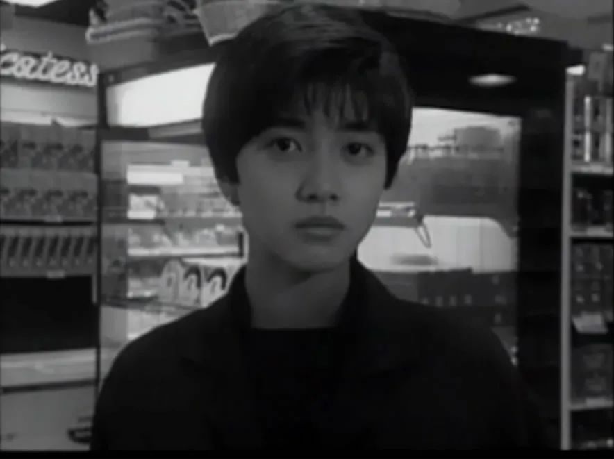 他是世纪末美少年，她帅到掰弯无数小姐姐，相恋10年不婚