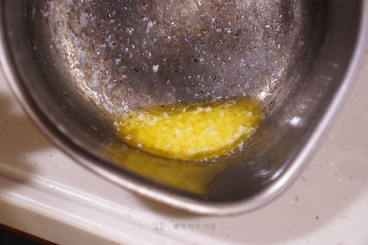 煎牛排时黄油炸到身上怎么办,煎牛排香料总是一煎就糊