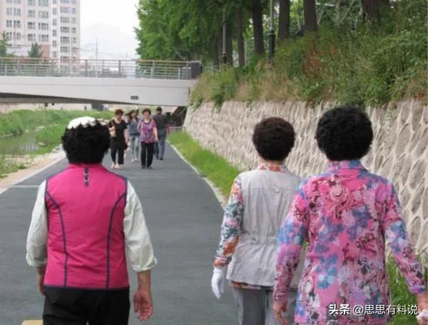 韩国泡菜大妈发型,韩国大妈的发型