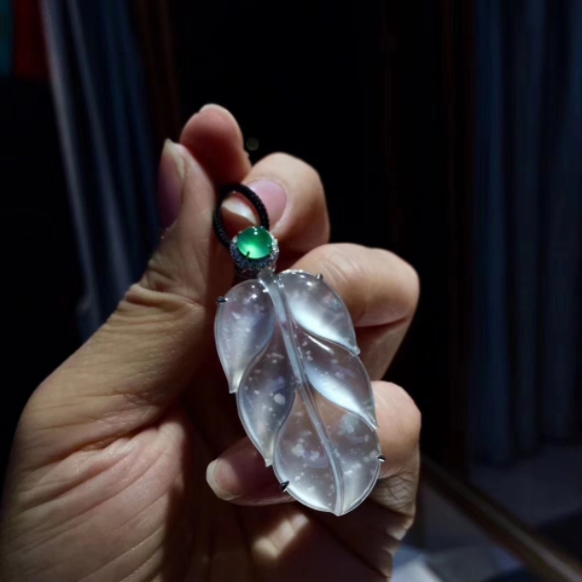 同样价格买翡翠还是钻石,同样价格买翡翠还是和田玉