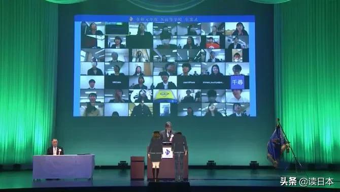 画风诡异的日本云毕业典礼，场面似僵尸电影！网友：有被吓到！