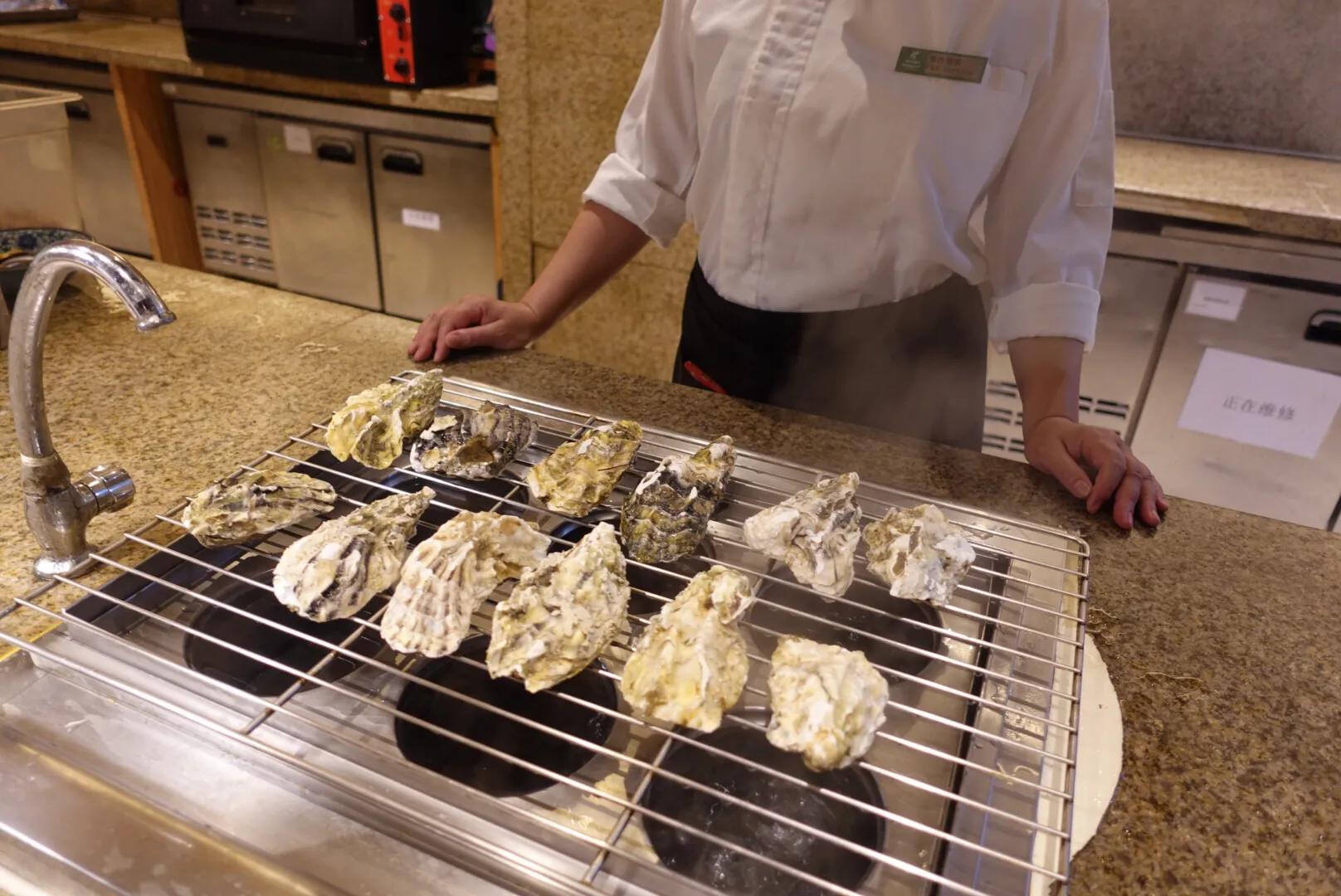 南京这家11年的酒店自助餐，现蒸海味畅吃！鲜掉眉毛～