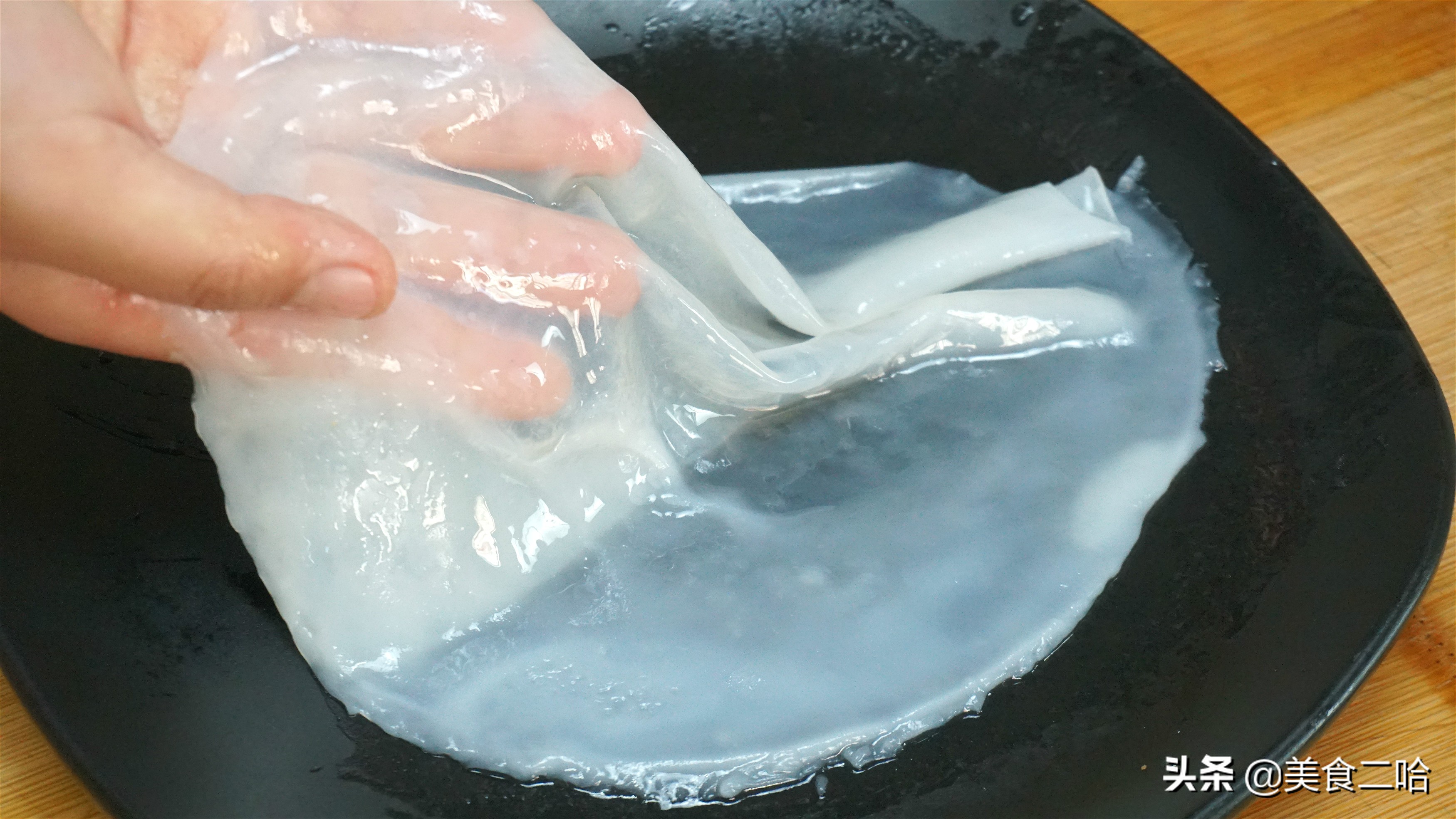 凉皮干裂是不是盐放多了,凉皮干裂