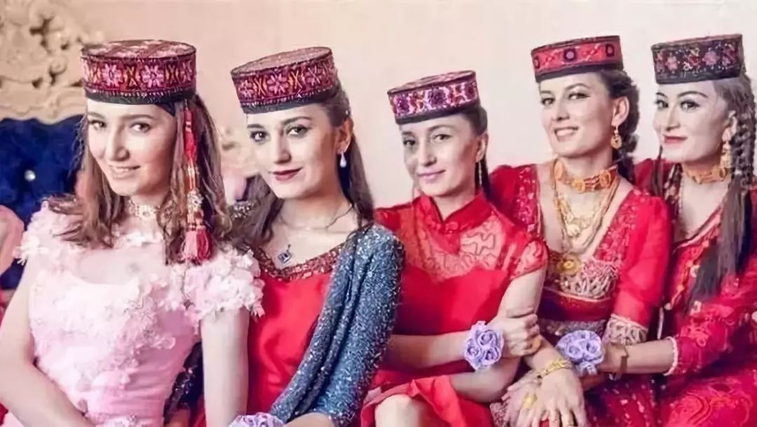 为什么看过*疆新**人的婚礼后，就都想结婚了？