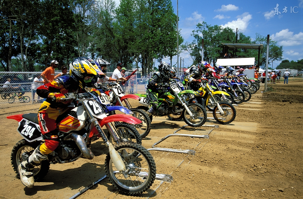 小说带领国足赢得世界杯,带领中国足球俱乐部夺冠的小说