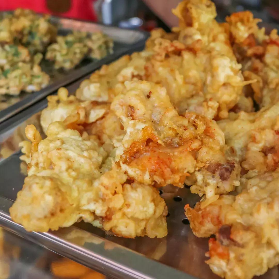 藏在厦门老社区的夫妻炸料摊，20元吃遍鲨鱼鸡腿醋肉菜丸