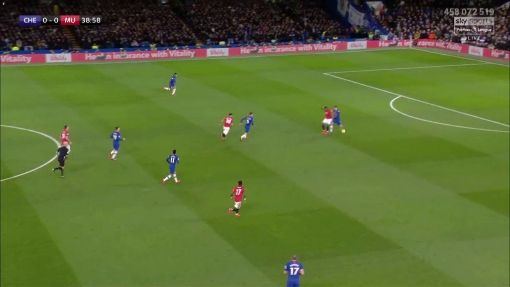 伊哈洛曼联背身拿球,马夏尔对伊哈洛的评价