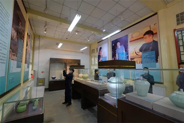 远山春色,龙泉青瓷艺术巴黎展