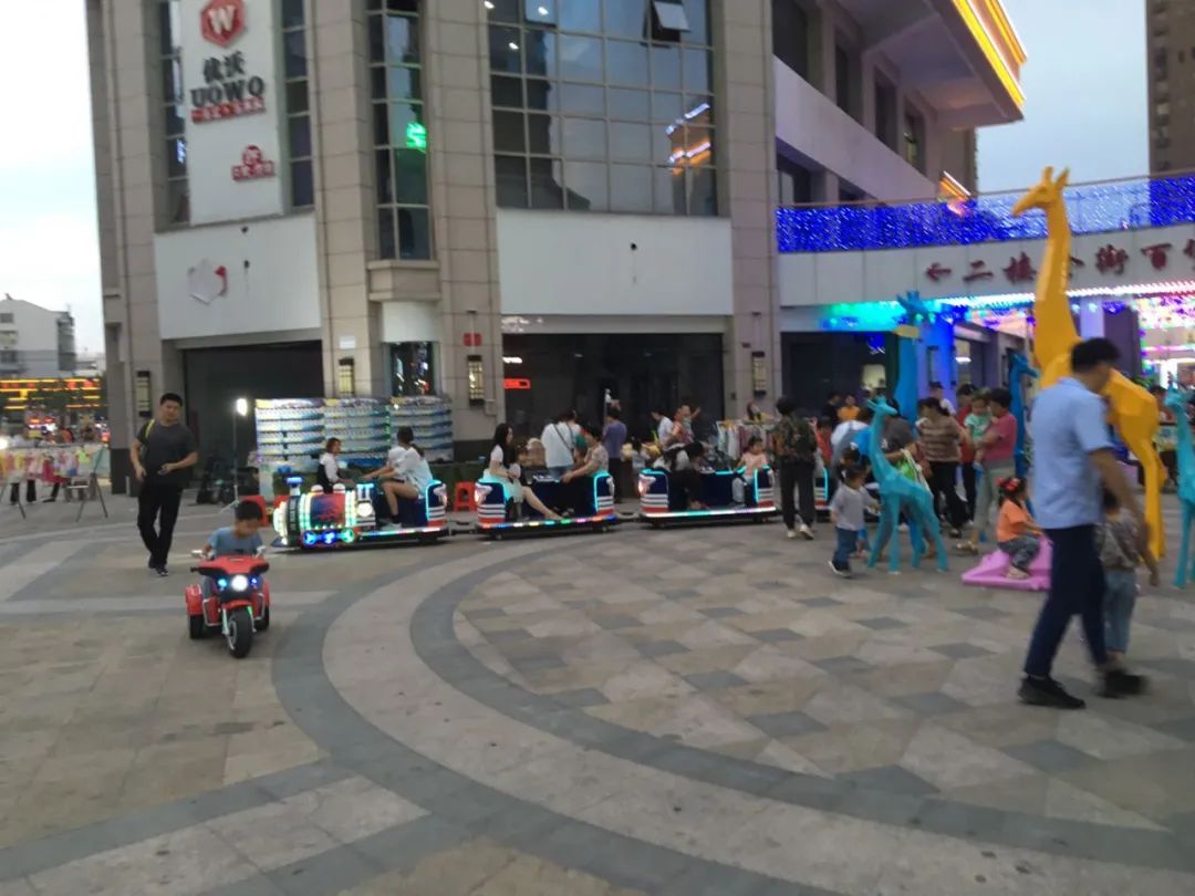 图说地摊经济人生百态,丰县地摊费