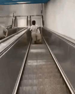 网上买的连衣裙到货了,店家连夜打电话跪求删除好评照片太尴尬了