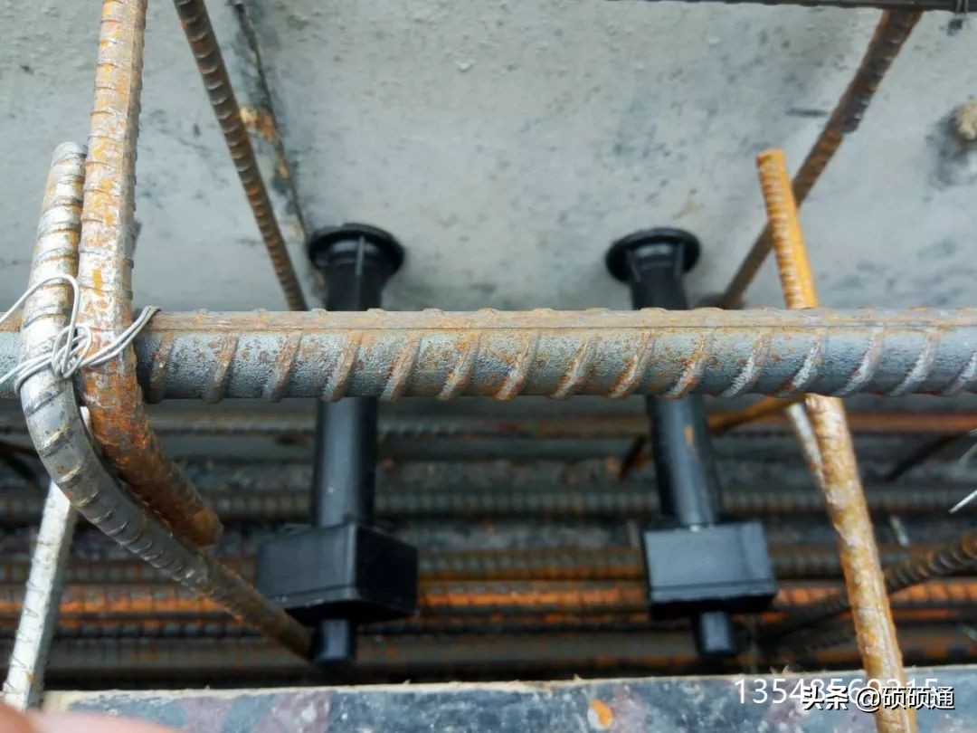 一种新型悬挑架的安装搭设装置,施工现场新型悬挑架