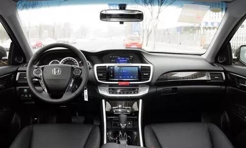 预算15万，二手九代雅阁2.4和思域怎么选？网友：论操控它有优势