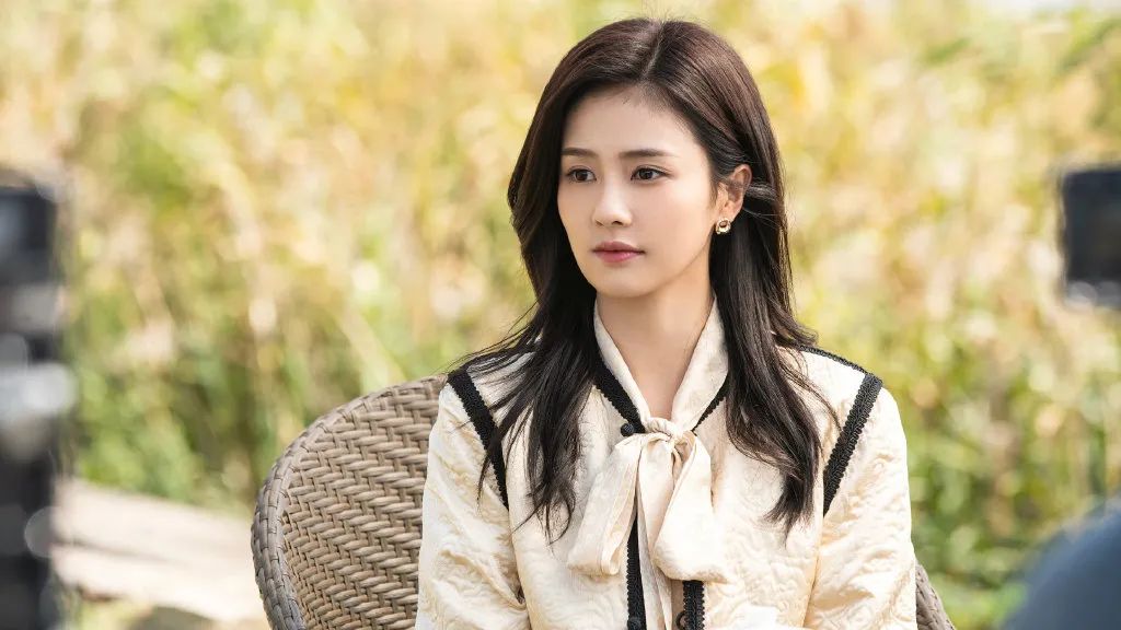 白鹿热剧《一生一世》：时宜的穿戴暗含哪些隐藏线索？