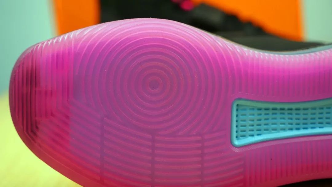 WEN开箱|你多久没在篮球鞋上看到MAX气垫了?内线球员就选它!