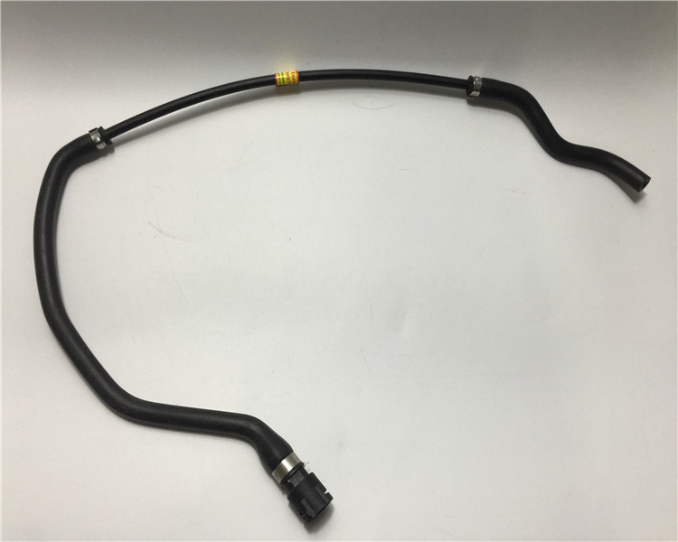 宝马3系防冻液管子破裂,宝马3系更换防冻液费用