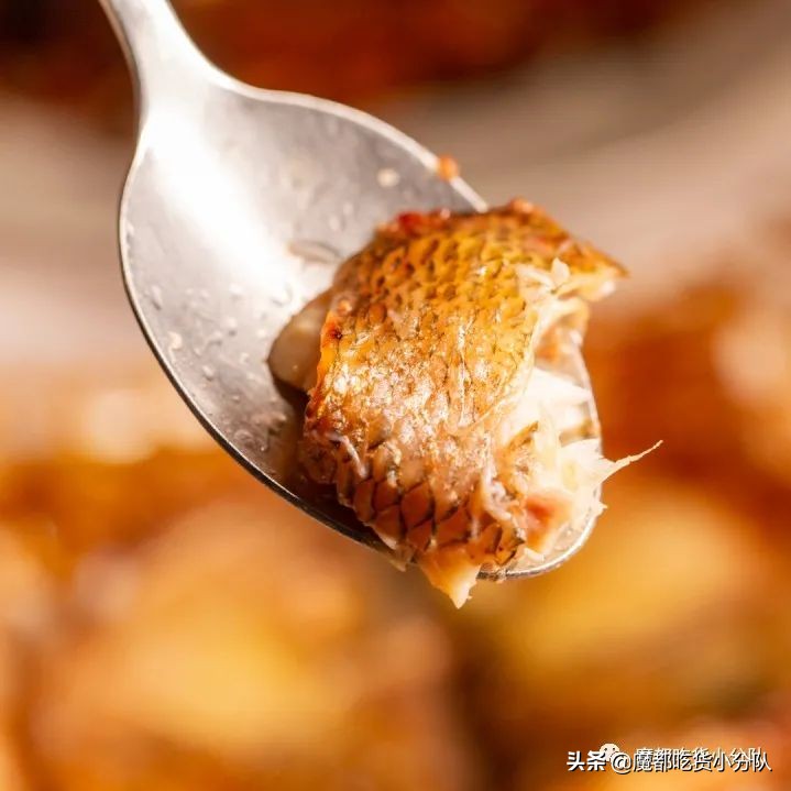 这店，客人提行李箱去吃