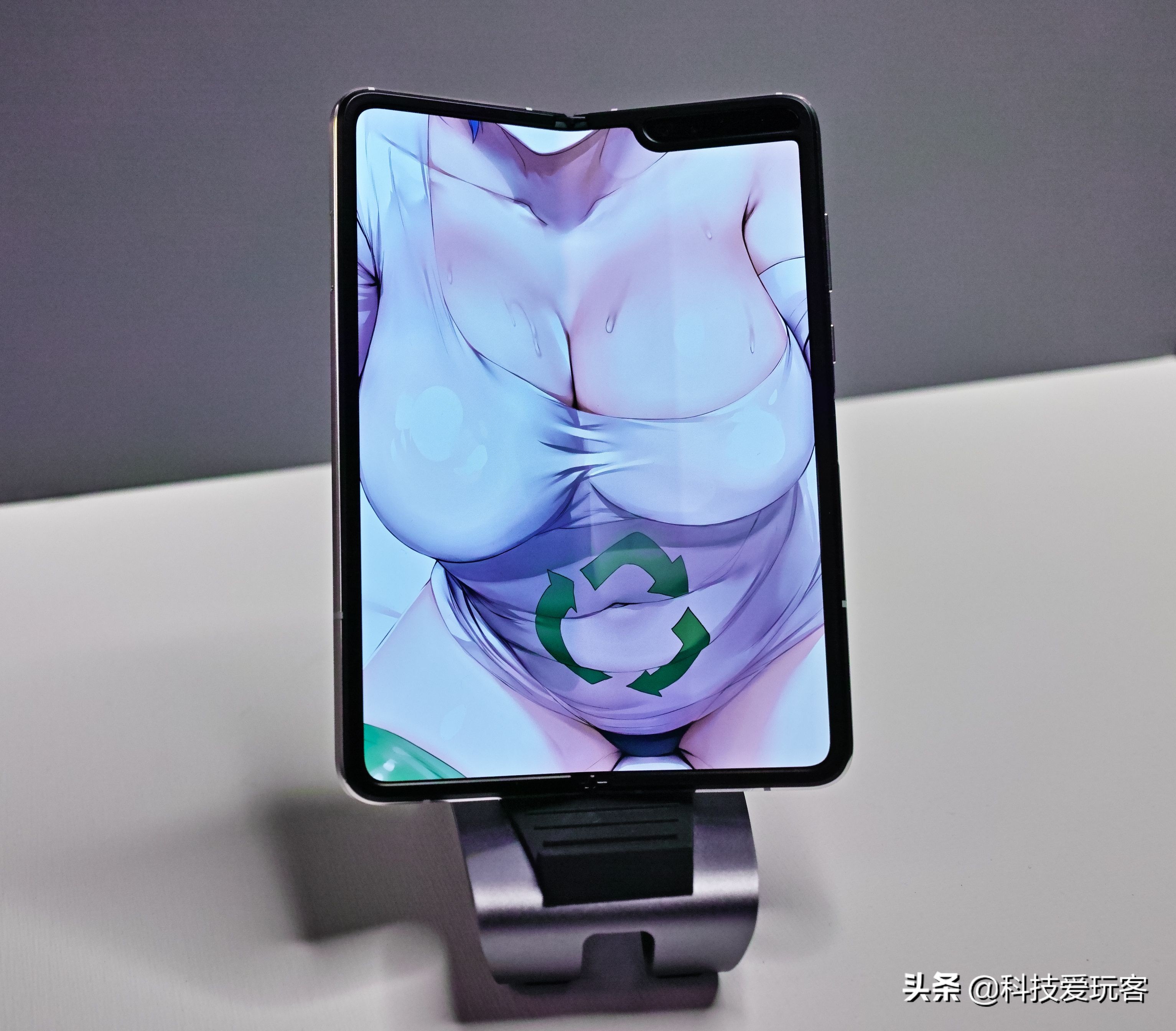 三星w20现在还值得入手吗,19999元的三星