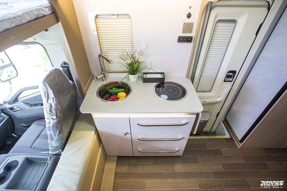 上汽跃进h300轻卡房车详解,上汽跃进h300和h500的区别