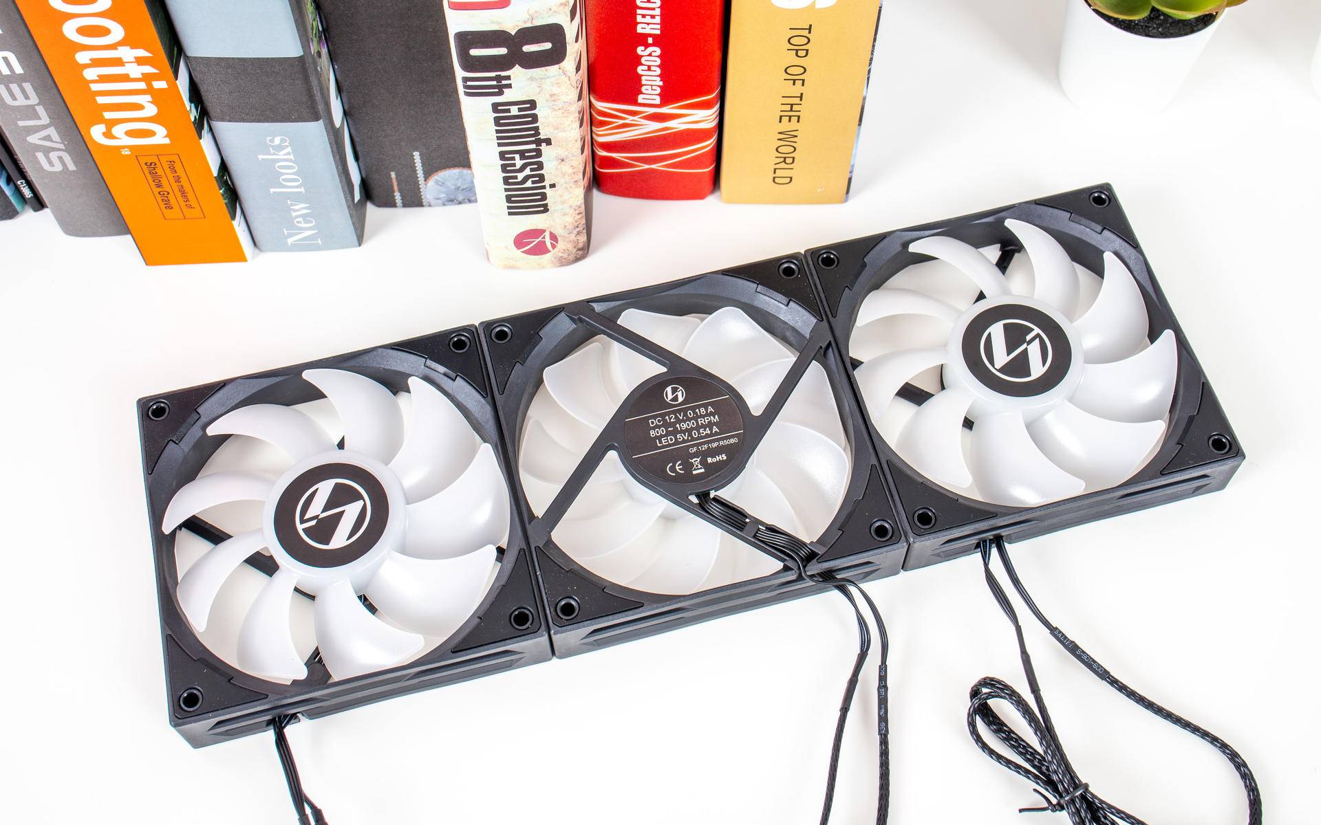 联力极圈二代lcd360水冷,联力极圈360水冷测评