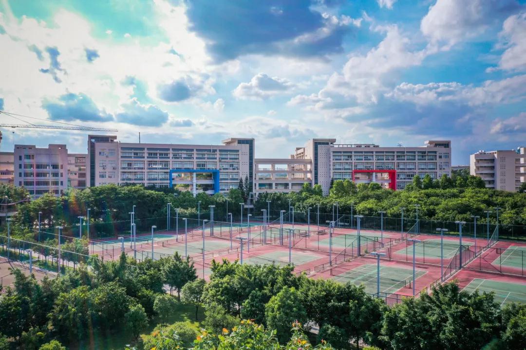 占地面积超过三千亩的大学校区,占地3000平方米学校