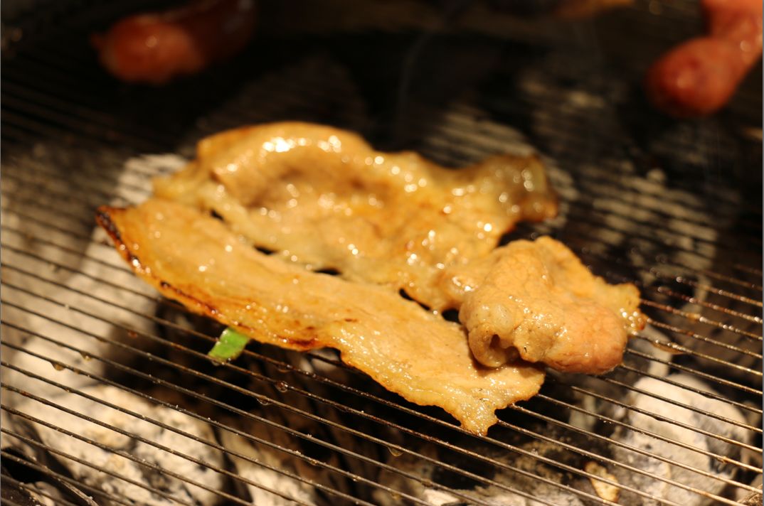 西双版纳告庄西双景星光夜市，为什么那么多人喜欢她？