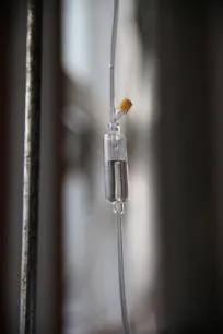 “尽信书不如无书”,如果没有医学背景,千万不要“自我医疗”