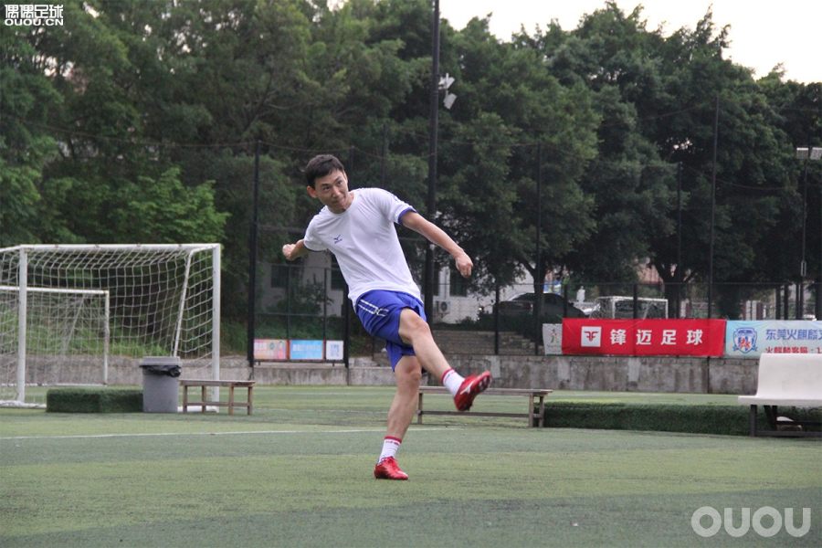 足球鞋实战测评nike暗煞,rebula足球鞋测评