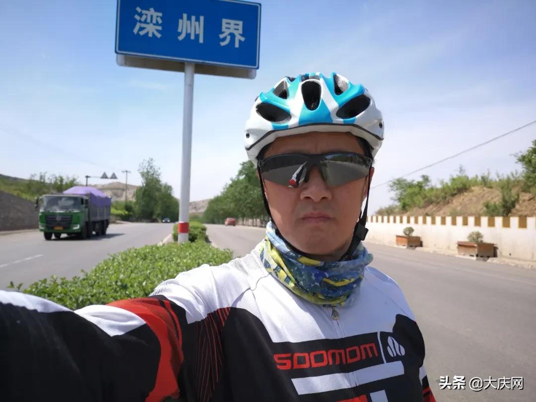 爸爸跨越1000多公里看女儿,父亲跨越千里去看女儿