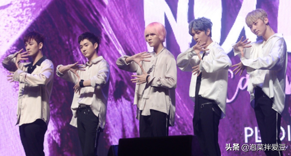 鍗楅煩鐖辫眴浠儗鍚庣殑鍔姏,鍗楅煩鐖辫眴姝屾洸缈诲敱