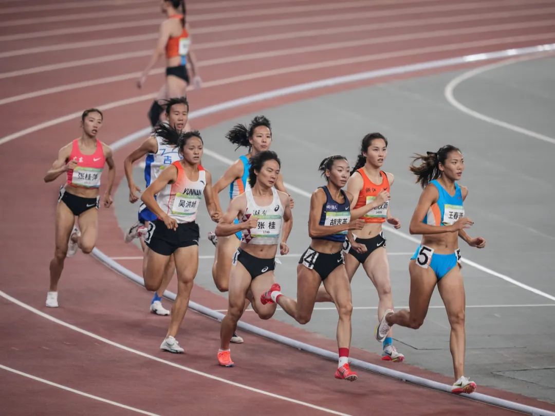 中考体育800米满分几秒,中考体育女生800米多少时间满分