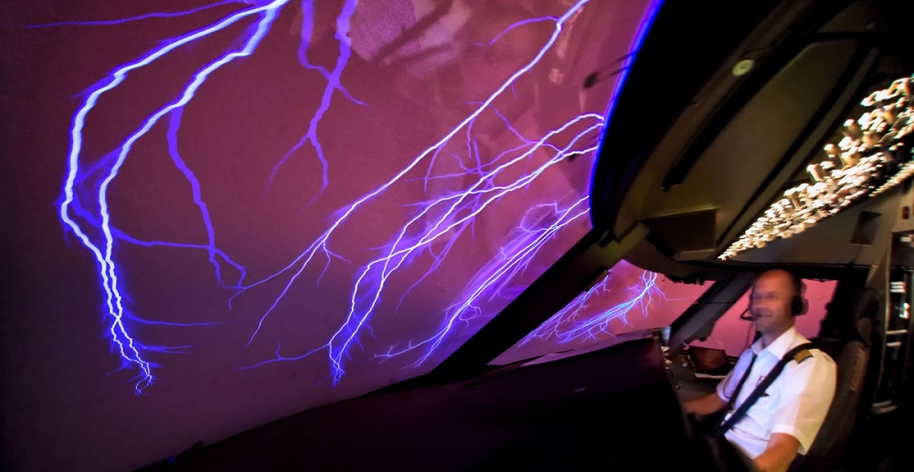 四个引擎都失效的飞机,四个引擎全部失效重启50次引擎