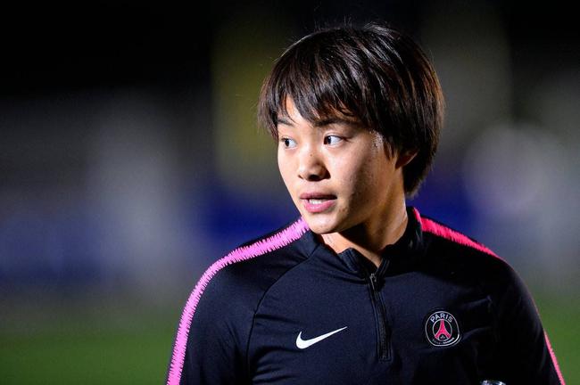 王霜梅开二度中国女足晋级东京,中国女球员王霜进球视频