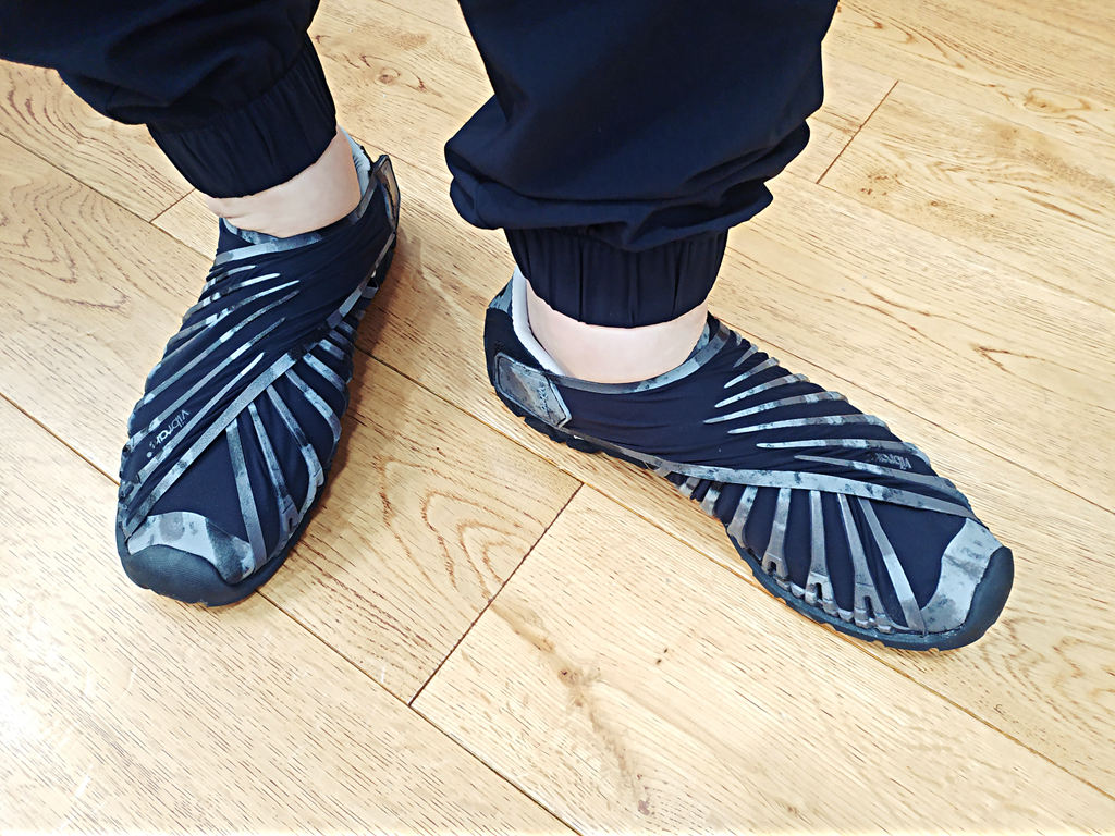 奇怪而又舒适：VibramFuroshiki包裹鞋体验