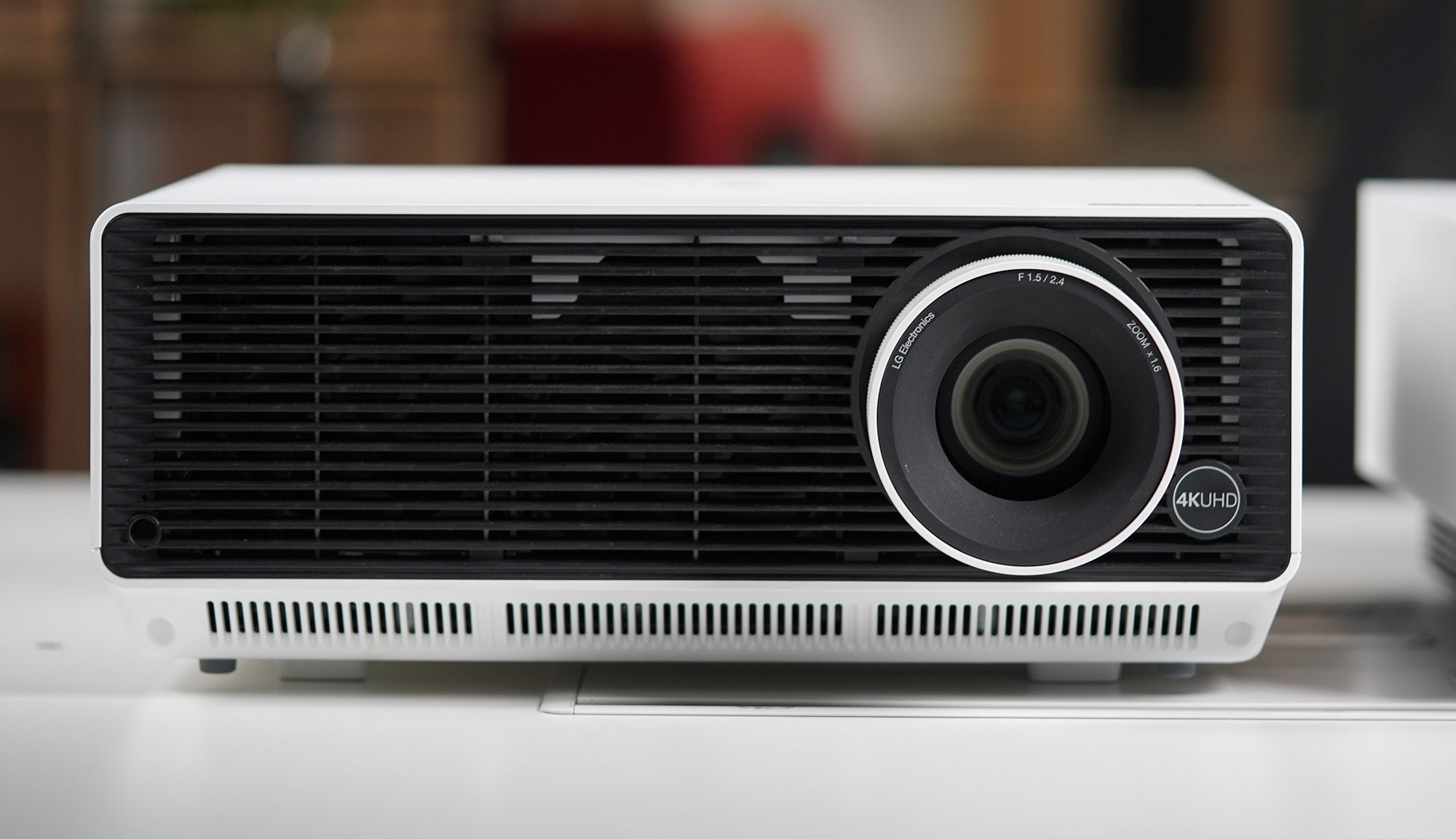 投200寸需要多少流明投影仪,投200寸投影选多大的焦距